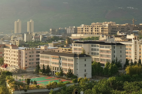 今年会jinnianhui金字招牌数码DCN助力汉源职业高级中学校园网“智行+光”升级